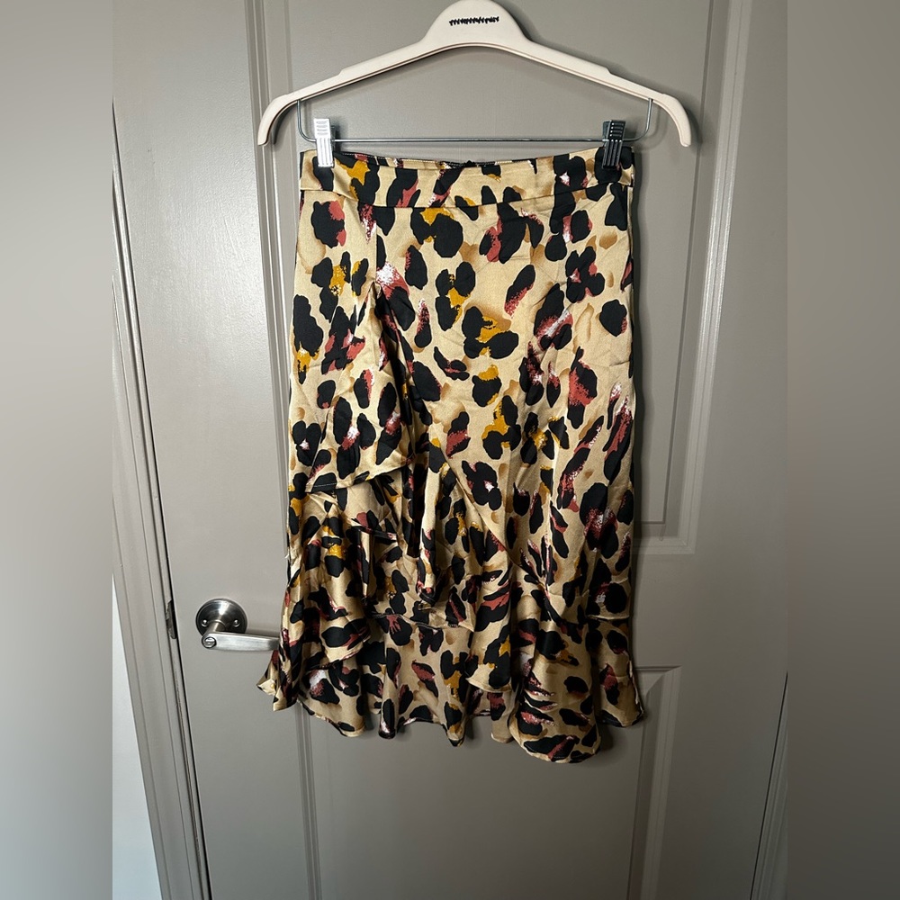 M NWT Flowy Slit MIDI Skirt - Cheetah print